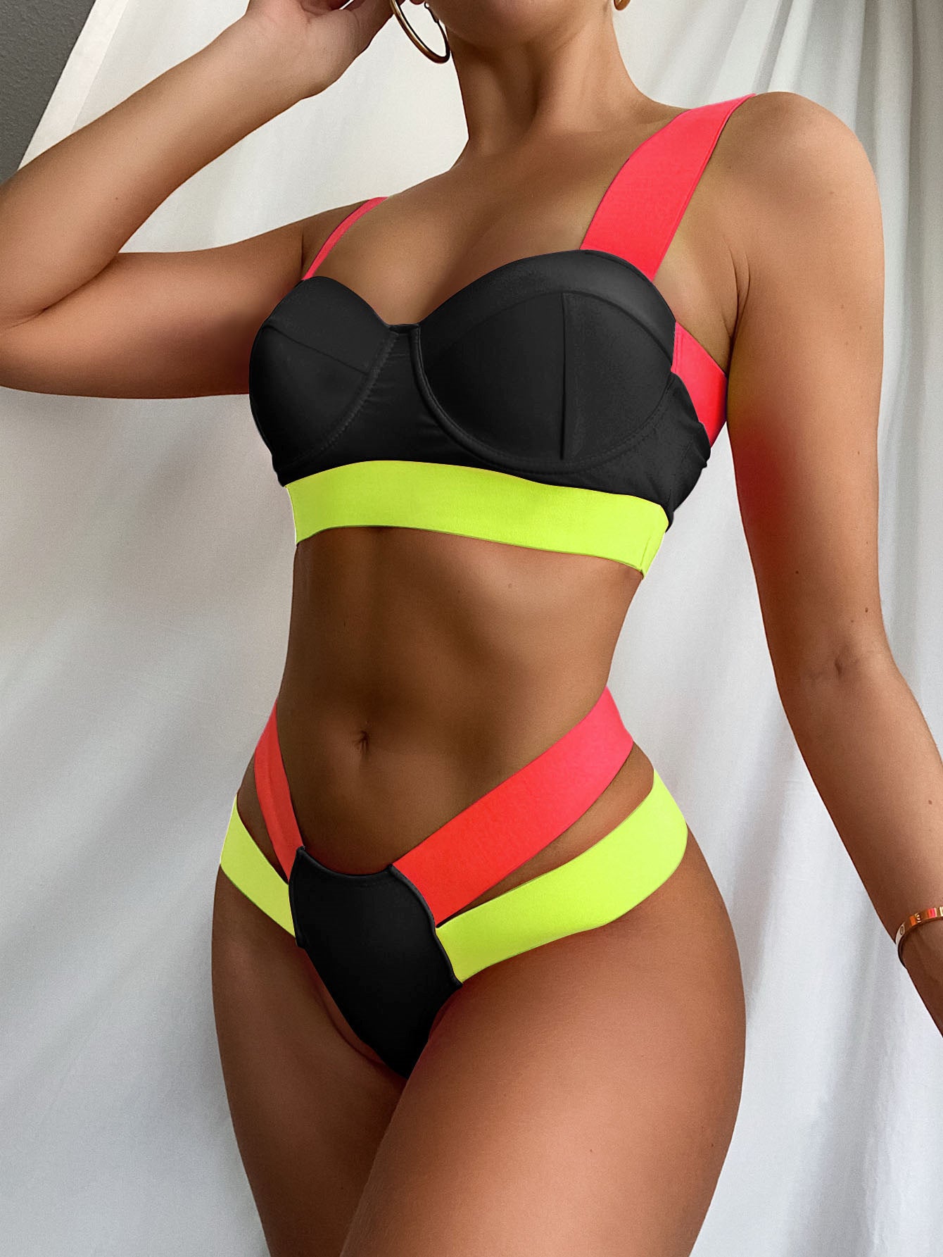 Contrasting Bandage Bikini Ladies Hard-covered Underwire Swimsuit